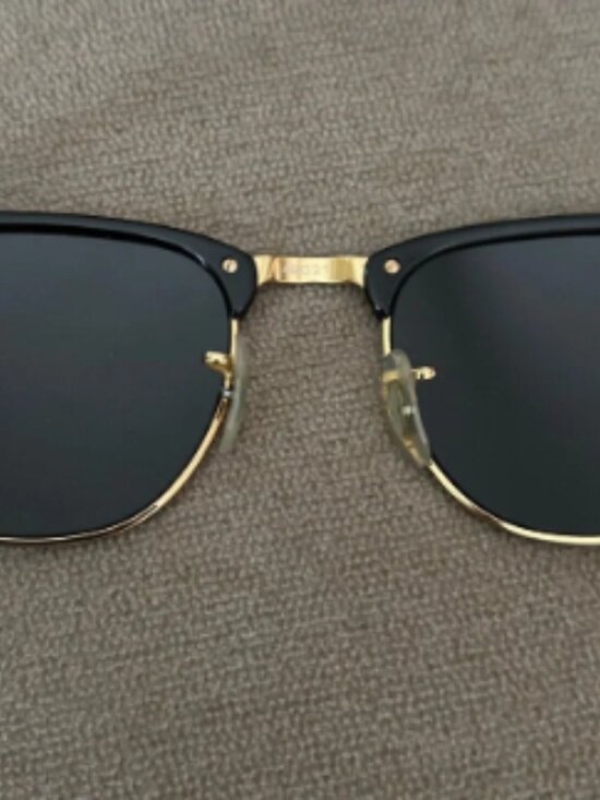 Rb3016 Clubmaster Sunglasses in Black & Gold
